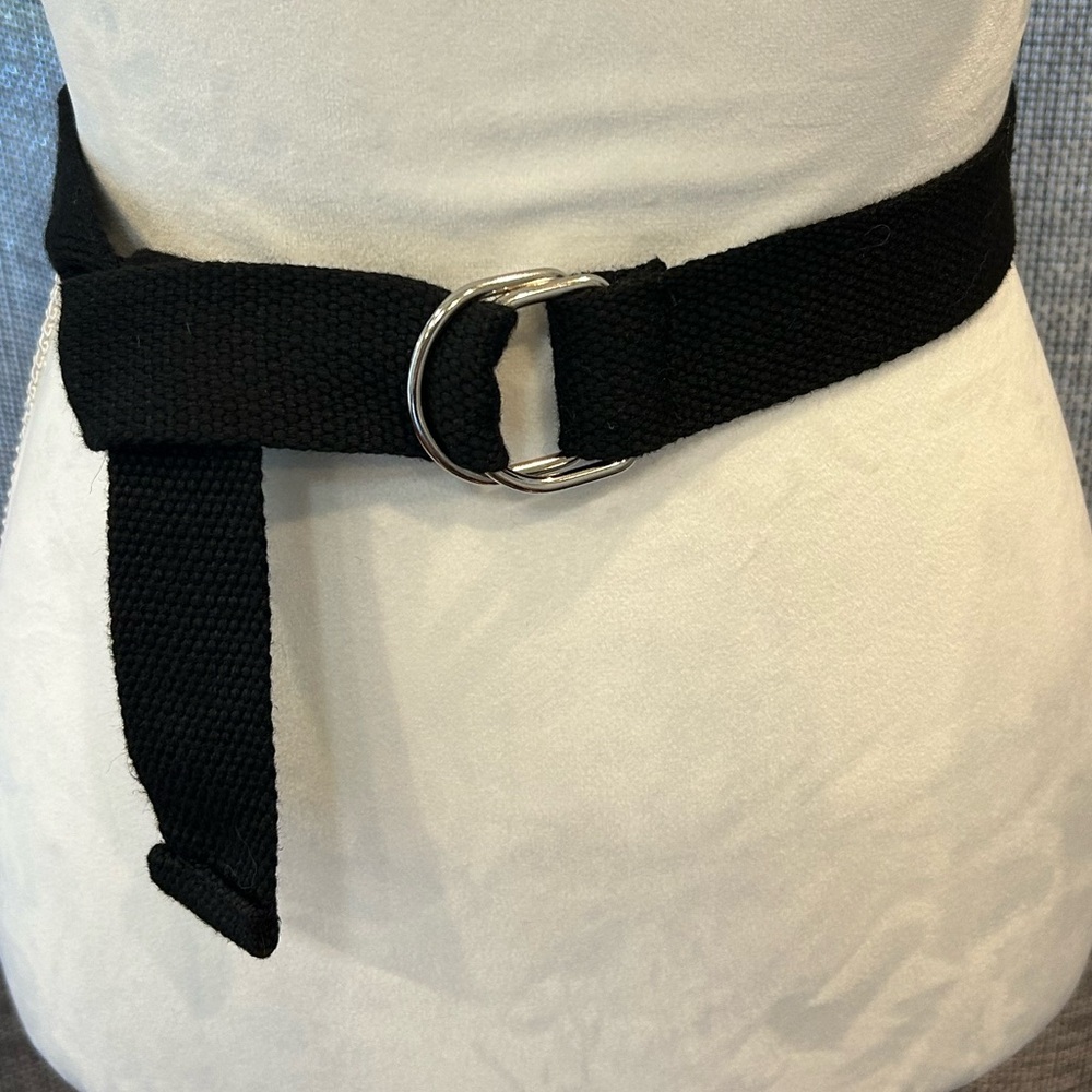 Women’s black canvas belt with silver buckle. Size small